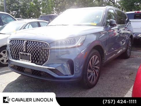Used 2026 Lincoln Aviator AWD image 3