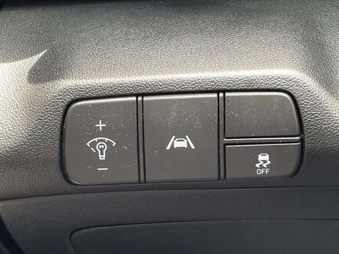 Used 2022 Hyundai Elantra Limited FWD image 29