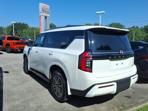 Certified 2025 Nissan Armada SL w/ Captain's Chari Seat Package AWD/4WD image 4