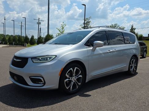 Used 2022 Chrysler Pacifica Pinnacle FWD image 7