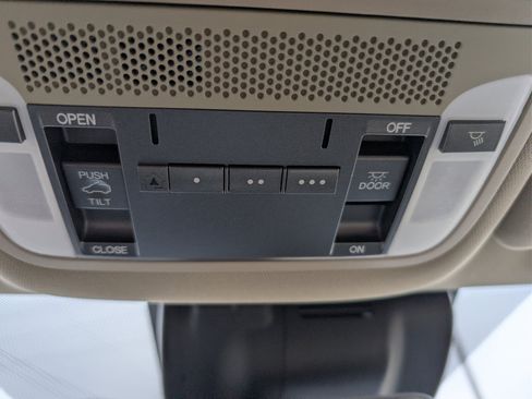 Used 2018 Acura MDX SH-AWD image 25