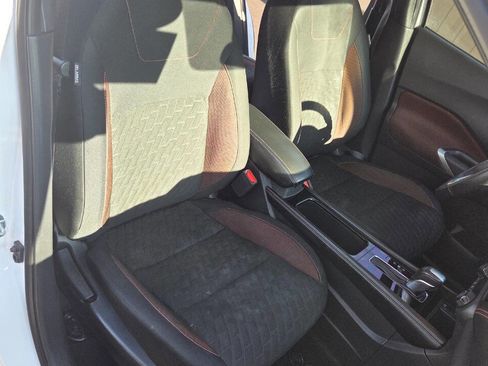 Used 2021 Nissan Kicks SR image 13