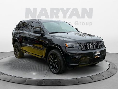 Used 2022 Jeep Grand Cherokee Laredo X image 2