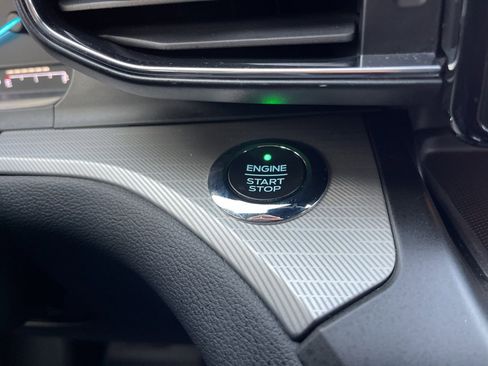 Used 2020 Ford Explorer XLT w/ Equipment Group 202A image 13