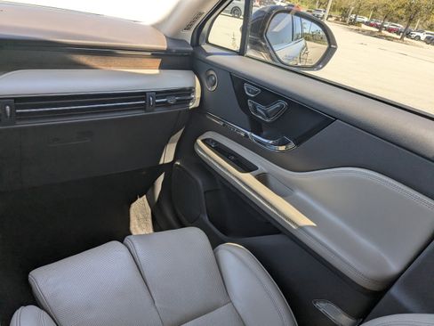 Used 2021 Lincoln Corsair Reserve w/ Equipment Group 201A image 18