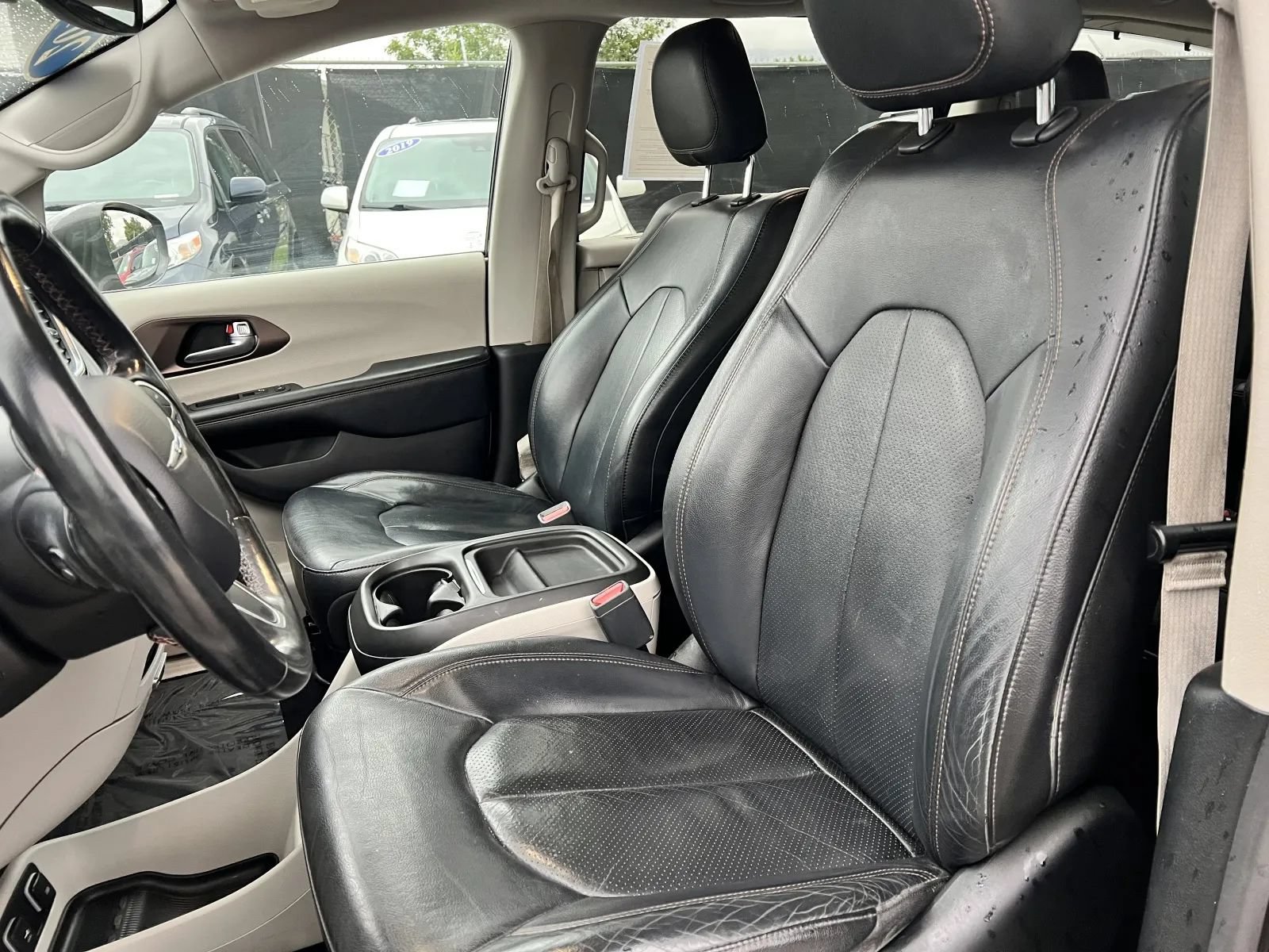 Used 2019 Chrysler Pacifica Touring-L FWD image 15