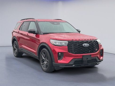 Used 2025 Ford Explorer ST AWD/4WD image 5