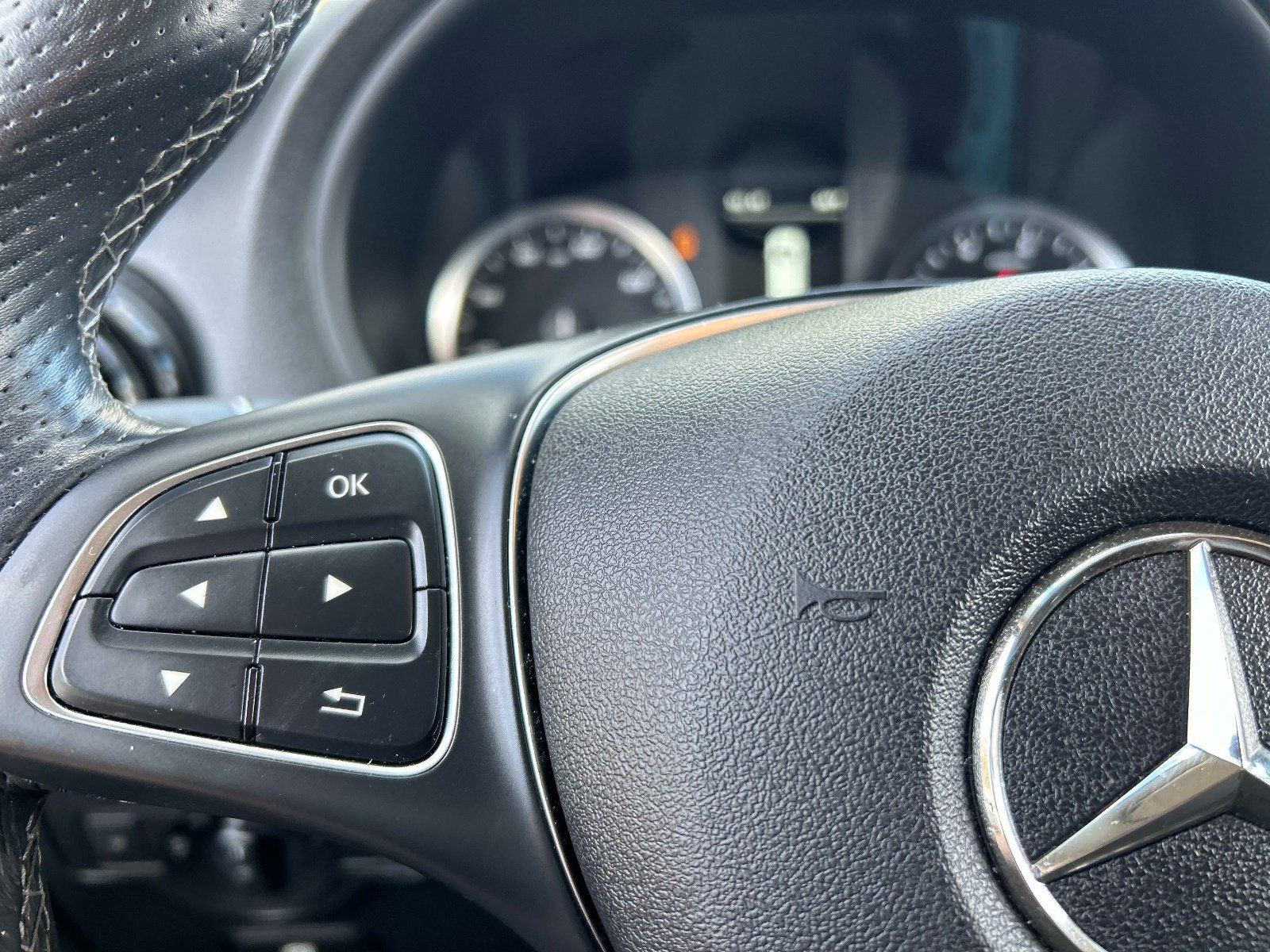 Used 2023 Mercedes-Benz Metris Passenger image 17