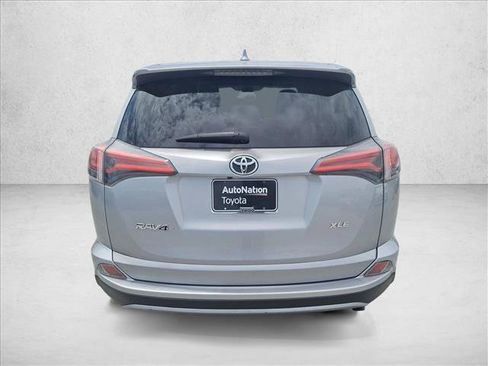 Used 2018 Toyota RAV4 XLE FWD image 7