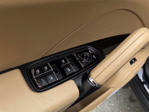 Used 2018 Porsche Cayenne S Platinum image 23