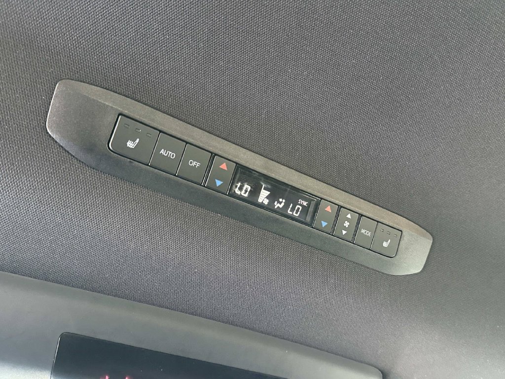 Used 2025 Toyota Sienna Platinum AWD/4WD image 22