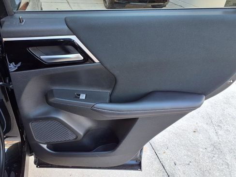 Used 2024 Mitsubishi Outlander ES image 11