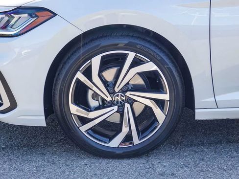 Used 2025 Volkswagen Jetta SEL FWD image 10