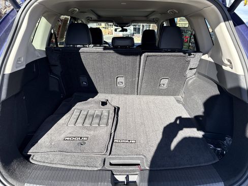 Certified 2023 Nissan Rogue SV w/ SV Premium Package image 19