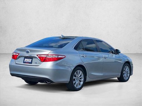 Used 2017 Toyota Camry XLE w/ Moonroof Package FWD image 5