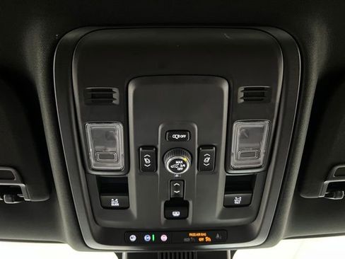 Used 2025 GMC Yukon XL Denali image 43