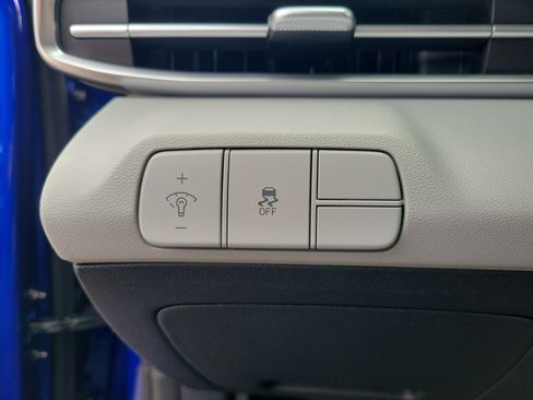 Certified 2025 Hyundai Elantra Limited FWD image 22
