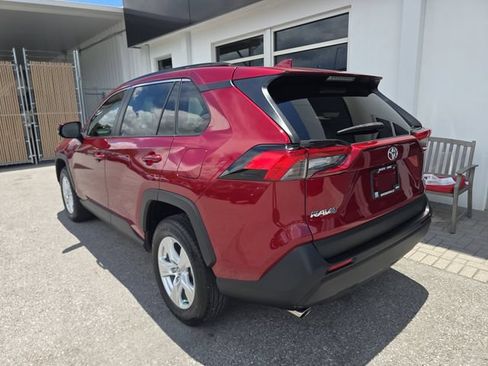 Used 2020 Toyota RAV4 XLE w/ Convenience Package FWD image 5