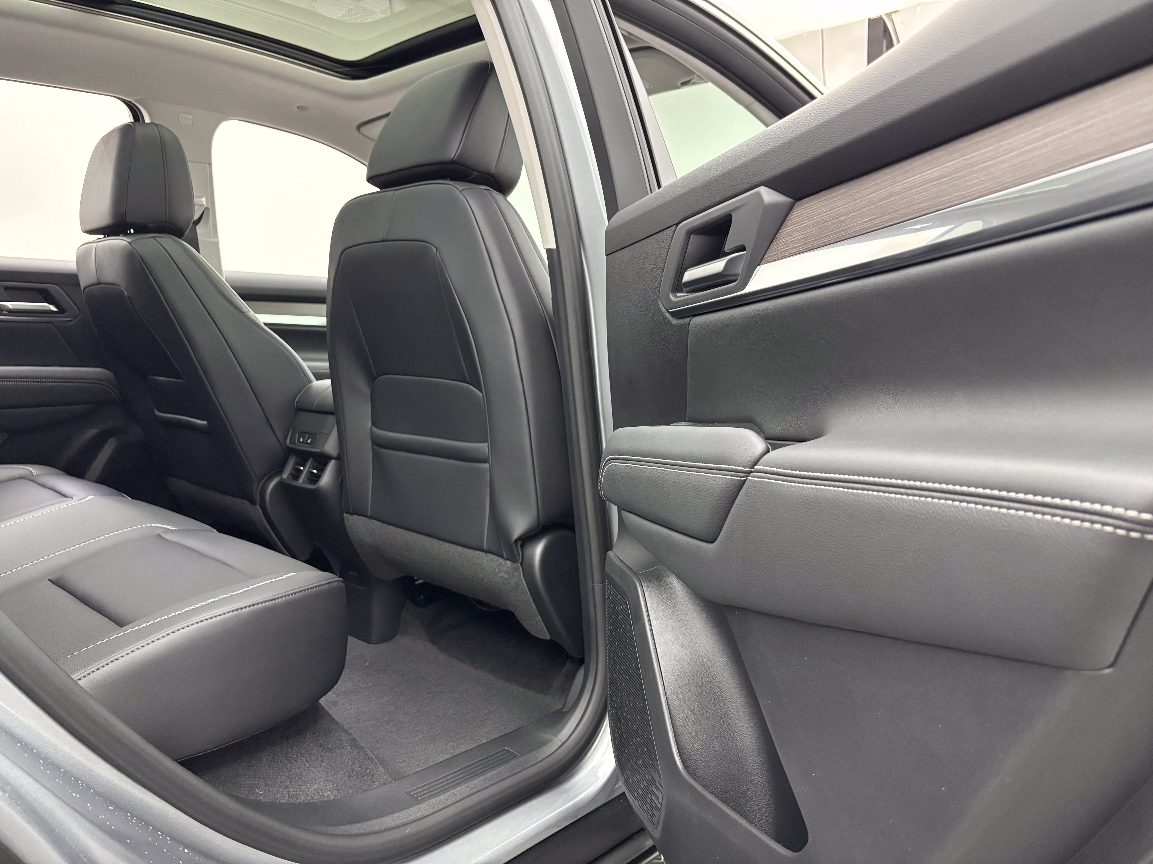 New 2027 GMC Terrain Denali w/ LPO, Floor Liner Package AWD/4WD image 38