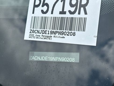 Used 2022 Jeep Renegade Altitude AWD/4WD image 4