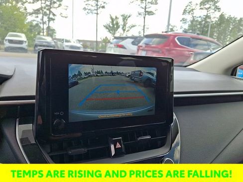 Used 2025 Toyota Corolla LE image 18