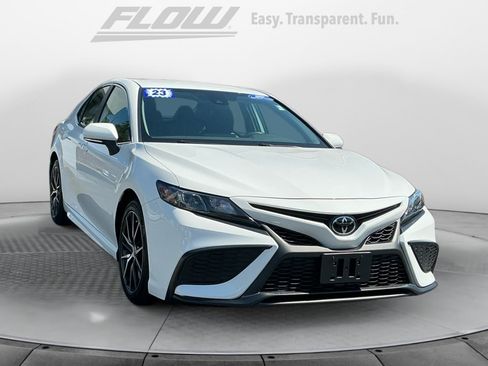 Used 2023 Toyota Camry SE FWD image 1