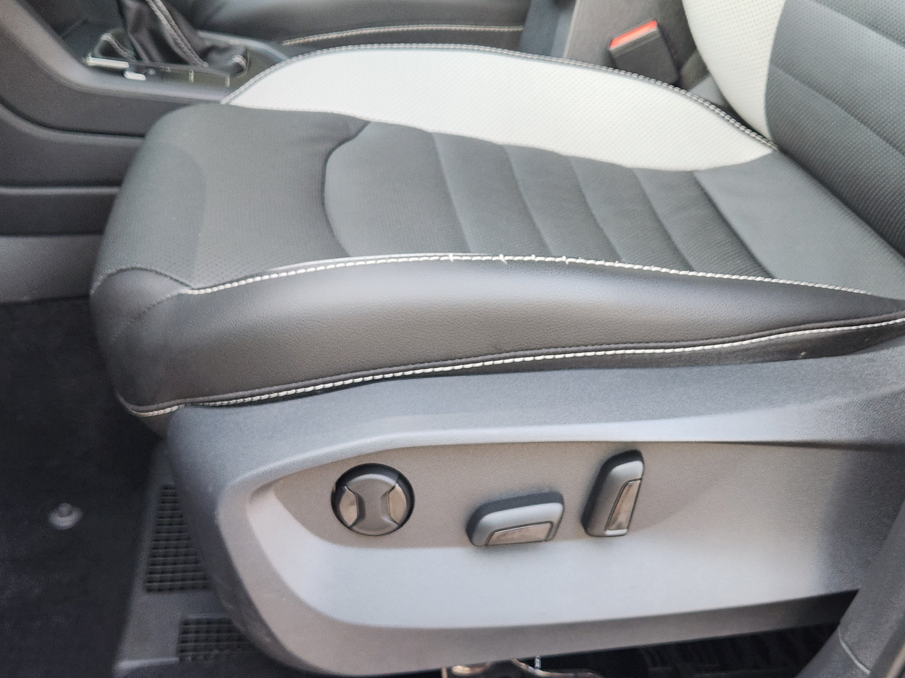 Used 2022 Volkswagen Taos SEL FWD image 19