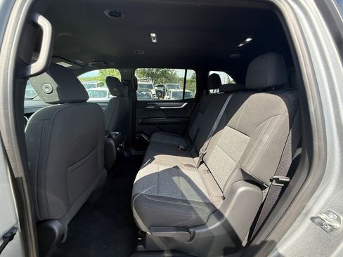 Used 2025 GMC Acadia Elevation FWD image 24