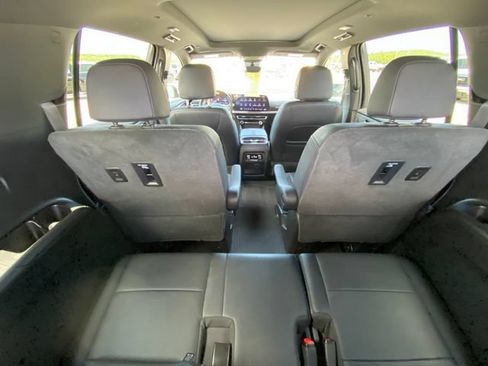 Used 2024 Chevrolet Traverse RS w/ LPO, Floor Liner Package AWD/4WD image 18