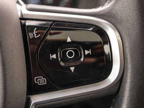 Used 2017 Volvo XC90 T6 Momentum w/ Momentum Plus Package image 17