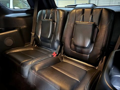 Used 2016 Ford Explorer XLT w/ Equipment Group 202A FWD image 16