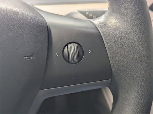 Used 2023 Tesla Model 3 Standard Range image 20