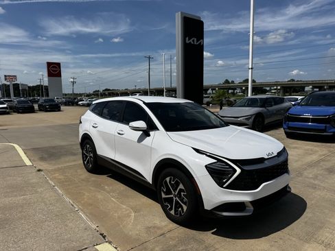 Certified 2025 Kia Sportage EX FWD image 9