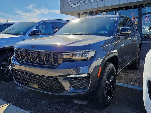New 2025 Jeep Grand Cherokee Limited w/ Black Appearance Package AWD/4WD image 3