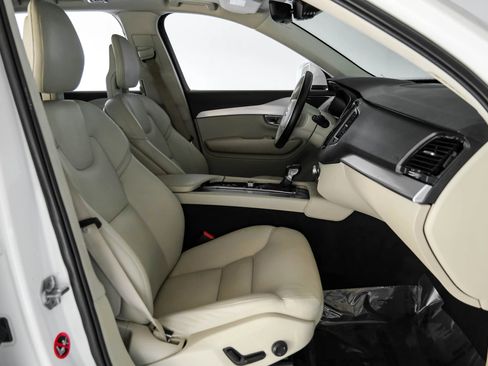 Used 2017 Volvo XC90 T6 Momentum w/ Vision Package image 36