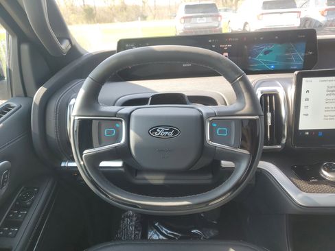 New 2025 Ford Expedition Platinum w/ Stealth Performance Package image 31