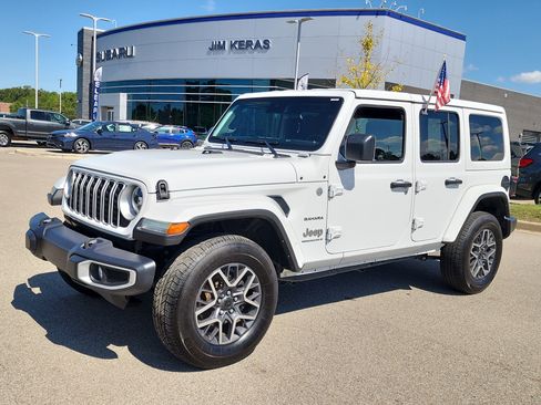 Used 2024 Jeep Wrangler Sahara image 7