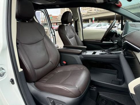 Certified 2021 Toyota Sienna Platinum image 12