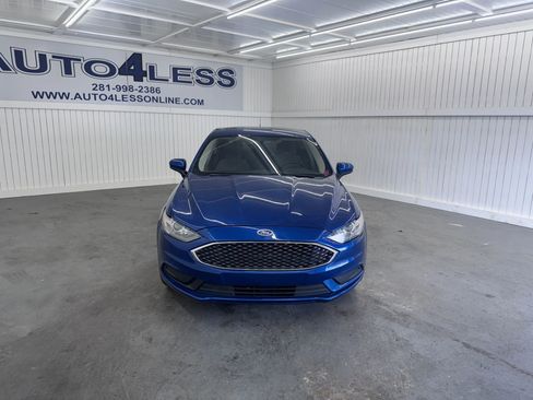 Used 2018 Ford Fusion SE w/ Fusion SE Technology Package image 2