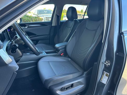 Used 2026 Volkswagen Tiguan SE AWD/4WD image 37