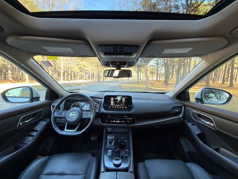 Used 2021 Nissan Rogue SL w/ Premium Package image 2