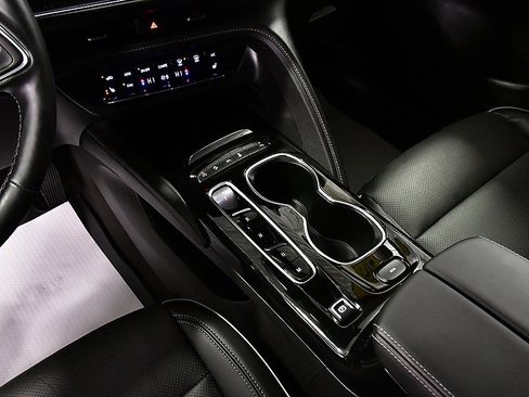 Used 2023 Buick Envision Essence image 20