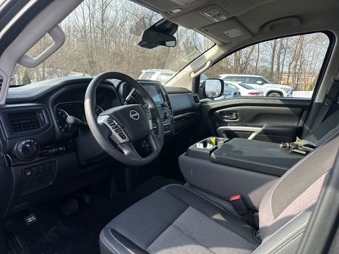 Used 2024 Nissan Titan SV image 9