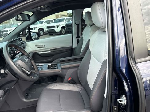 Used 2024 Toyota Sienna XSE FWD image 11
