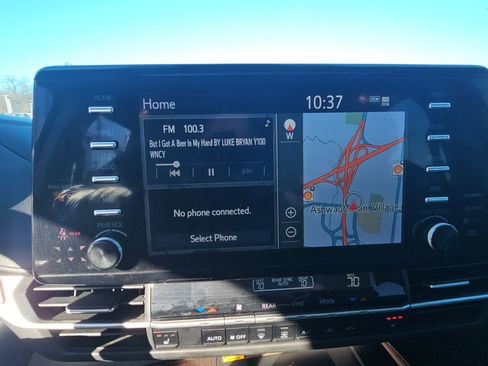 Used 2024 Toyota Sienna XLE w/ XLE Plus Package image 16