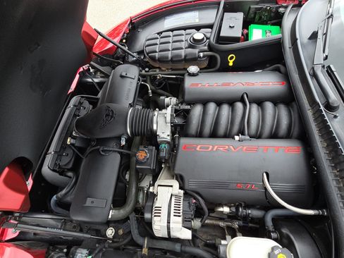 Used 2000 Chevrolet Corvette Convertible w/ Performance Handling Pkg image 30