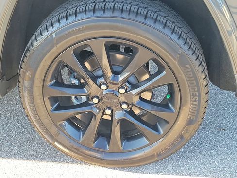 Used 2021 Jeep Grand Cherokee Laredo X image 12