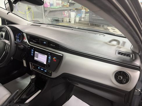 Used 2018 Toyota Corolla LE image 30