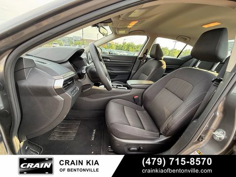 Used 2024 Nissan Altima 2.5 SV FWD image 21