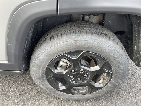 Used 2023 Jeep Compass Trailhawk image 8